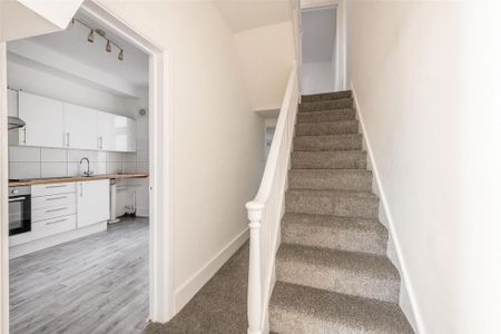3 bedroom terraced house to rent - Photo 3