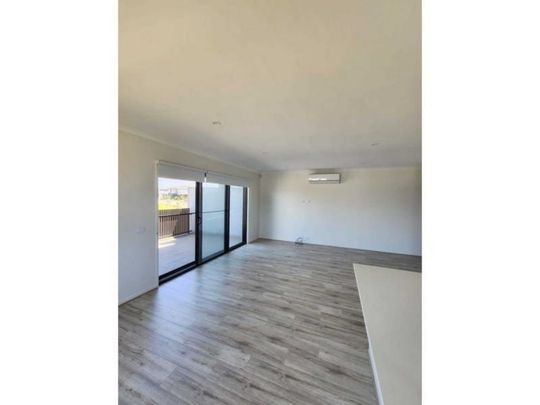 Near New 3 Bedroom Townhouse - Photo 1