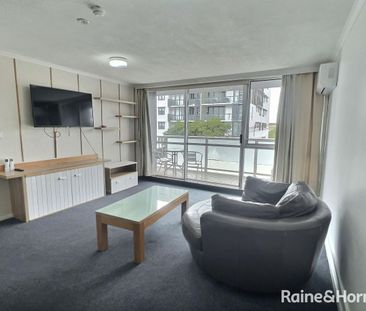 Beautifully Renovated Apartment in the Heart of Gladstone - Photo 4