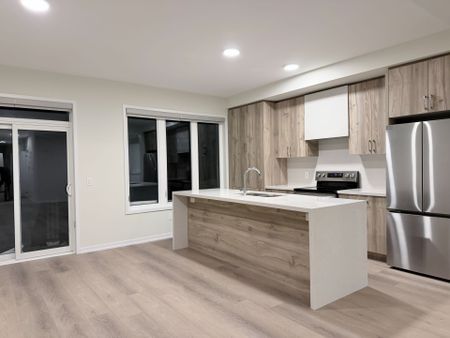 For Lease - 10 Helmkay Avenue, Richmond Hill, Ontario - Photo 5