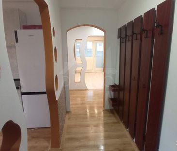 Închiriază Apartament 3 camere 1848 - Photo 1