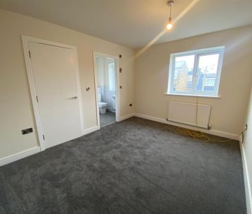 4 bedroom semi-detached house to rent - Photo 4