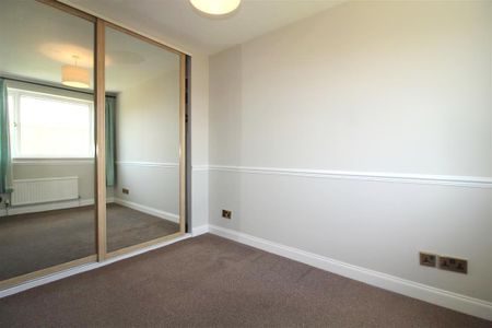 Lillibrooke Crescent - Photo 4