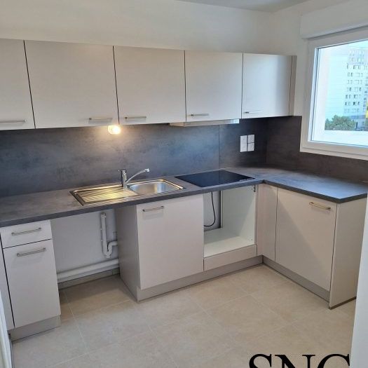 T4 AVEC LOGGIA + PARKINGS - Photo 1