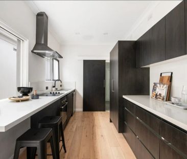 Character, Comfort & Location in the Heart of Paddington - Photo 5