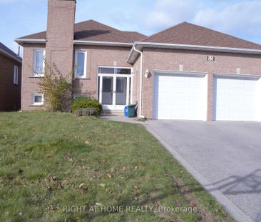 Detached Home For Lease | N8138744 - Photo 3