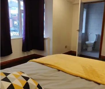 Room in a Shared House, Burley Road, LS4 - Photo 6