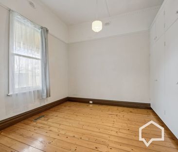 Charming Home close to CBD - Photo 3