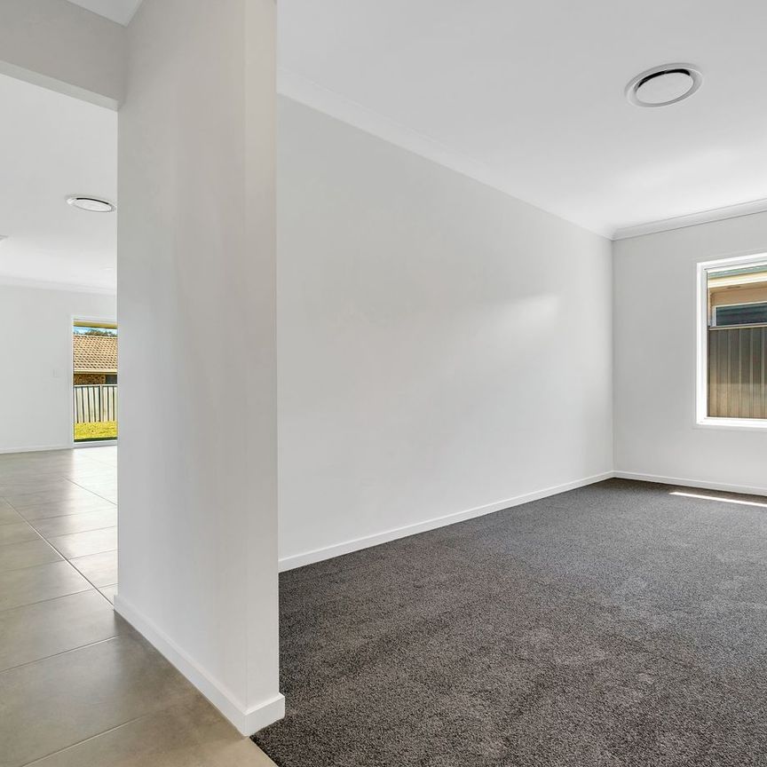 Brand New Modern 4 Bedroom Home - Photo 1