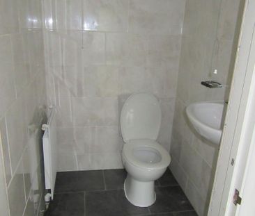 4 bedroom semi-detached house to rent - Photo 1