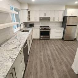 Beautifully Renovated 2 bedroom, 1 bath Lower Suite - Photo 1