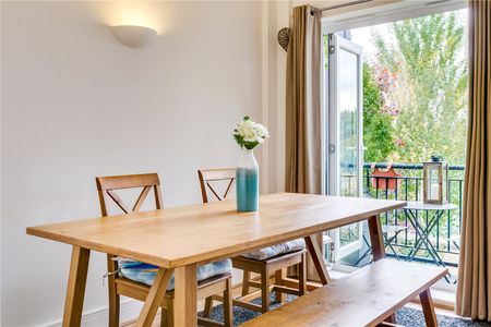 Pavilion Square, Tooting, SW17, London - Photo 3