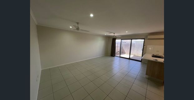 PRIVATE & SECURE UNIT IN OORALEA - Photo 1
