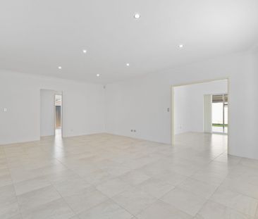 Welcome to 192 Clyde Avenue, Baldivis - a stunning family home - Photo 1