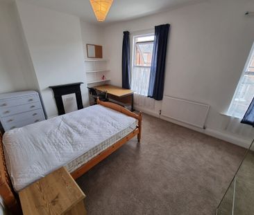5 Bed Student Accommodation - Photo 5