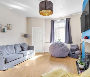 2 bedroom end of terrace house to rent - Photo 1