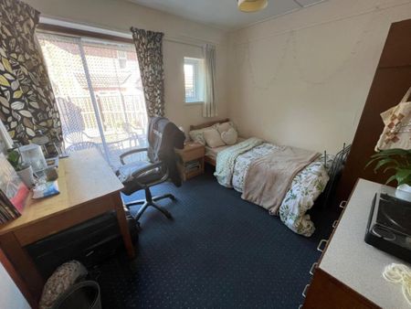 4 bedroom private hall to rent - Photo 3