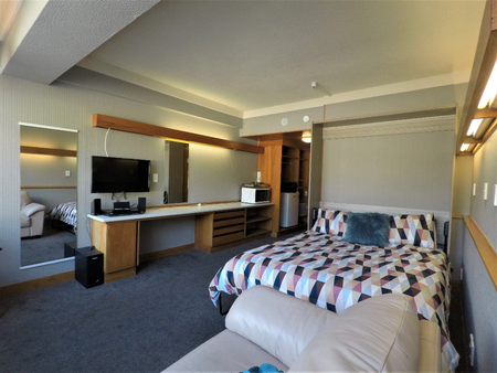 Welcome to Sharella Living - Photo 5