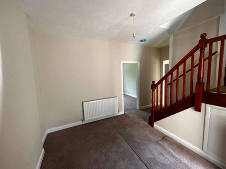 Charming three-bedroom semi-detached cottage, newly redecorated and recarpeted throughout, offering comfortable countryside living. - Photo 2