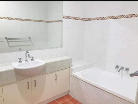 Varsity Lakes - Photo 5