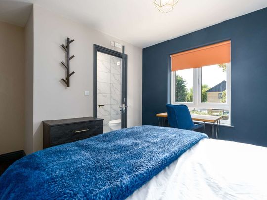 OX Living is proud to present this high-quality 6-bedroom co-living property, perfect for working professionals looking for stylish, stress-free living. Room 6 - Photo 1