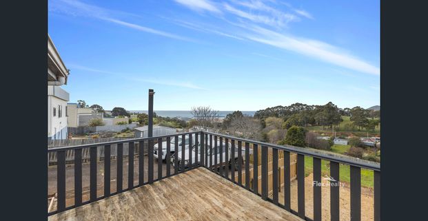 Charming Family Home with Sea Views - Photo 1