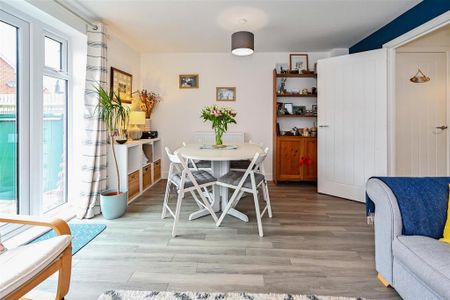 3 bedroom semi-detached house to rent - Photo 3
