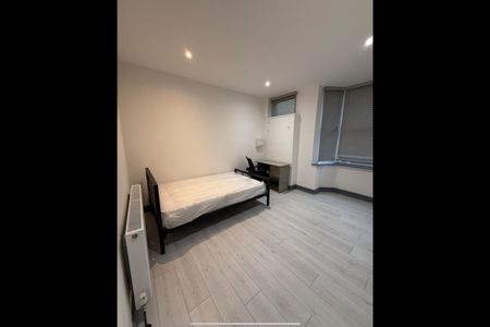 2 Bed Flat, Birkin Avenue, NG7 - Photo 3