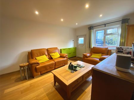 house to rent Head Lane, Great Cornard, Sudbury, Suffolk, CO10 - Photo 2