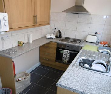 3 bedroom semi-detached house to rent - Photo 5