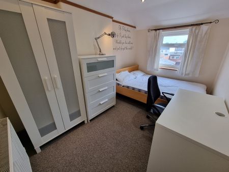 2 Bed Student Accommodation - Photo 3