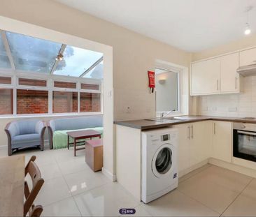 5 bedroom terraced house to rent - Photo 2