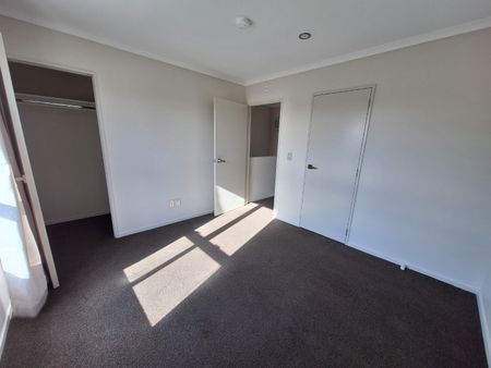 Spacious 2 bedroom Apartment - Photo 2