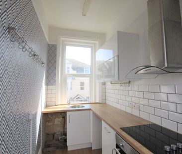 2 bed flat to rent in Wilton Road, Bexhill-On-Sea, TN40 - Photo 4
