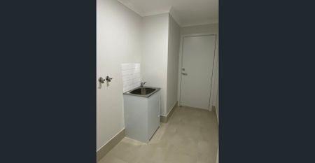 Coastal Meets Lakeside – Stunning New 4-Bedroom Home - Photo 5