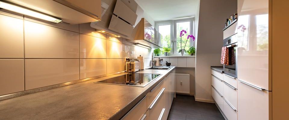 Helle Dachgeschosswohnung in gepflegtem 3-Parteienhaus - Foto 1