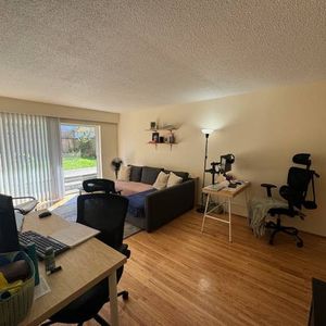 Kitsilano, Bright, Large 1 Bed, 2nd Flr, October 1st - Photo 2