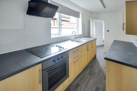 2 bedroom terraced house to rent - Photo 2