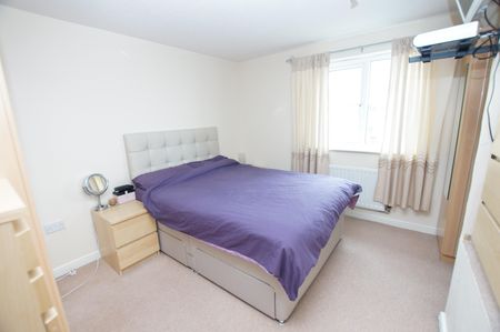 Wentworth Crescent, Bradford - Photo 4