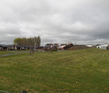 Are you searching for a stylish and comfortable, three bedroom town... - Photo 6