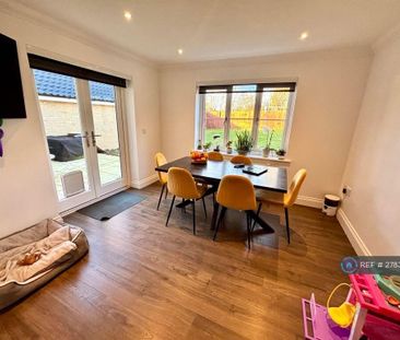 4 bedroom detached house to rent - Photo 3