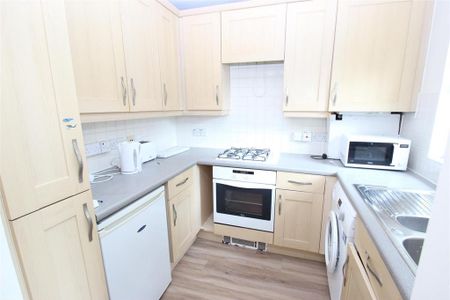 3 bedroom flat to rent - Photo 5