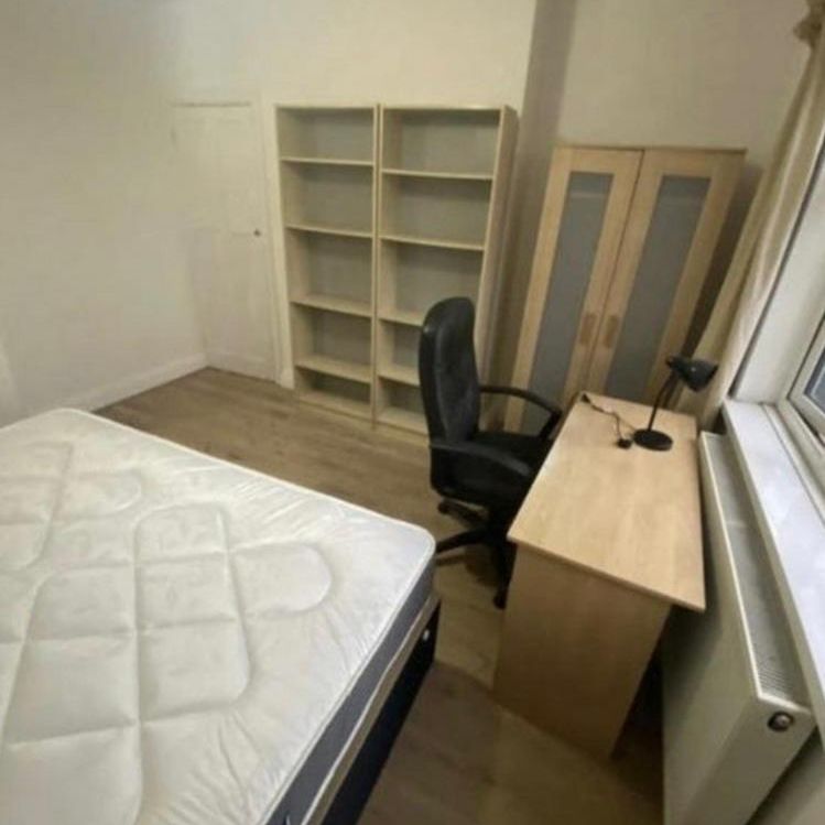 4 bedroom flat share to rent - Photo 1