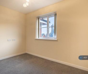3 bedroom flat to rent - Photo 3