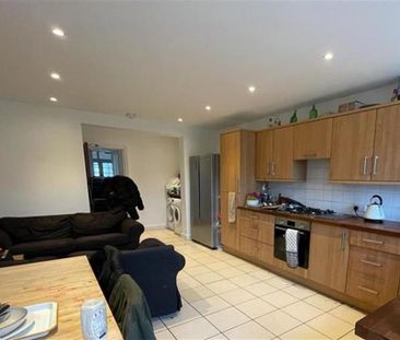 5 bedroom end of terrace house to rent - Photo 1