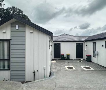 Spacious 2-Beds – Prime Location Opp Park! - Photo 1