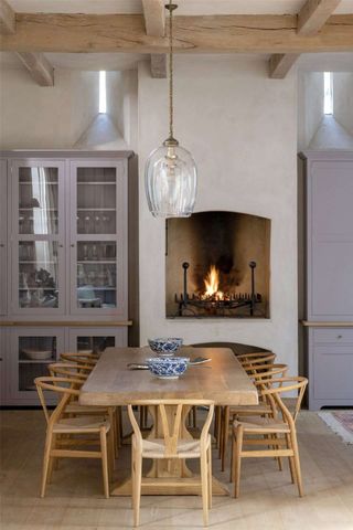 A stunning Grade II-listed barn conversion with beautifully imagined, high specification interiors, in the heart of an idyllic Cotswolds village - Photo 4