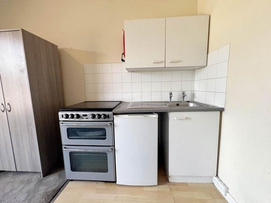 Studio to rent - Photo 1