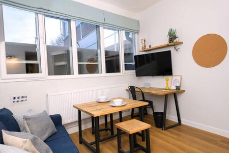 Studio to rent - Photo 2