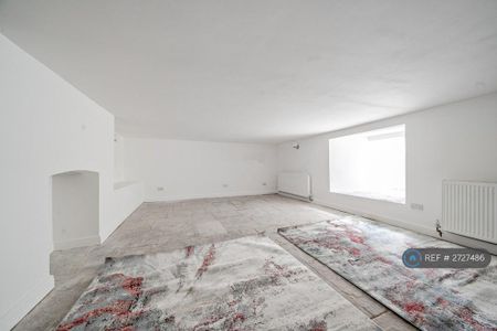 3 bedroom flat to rent - Photo 2